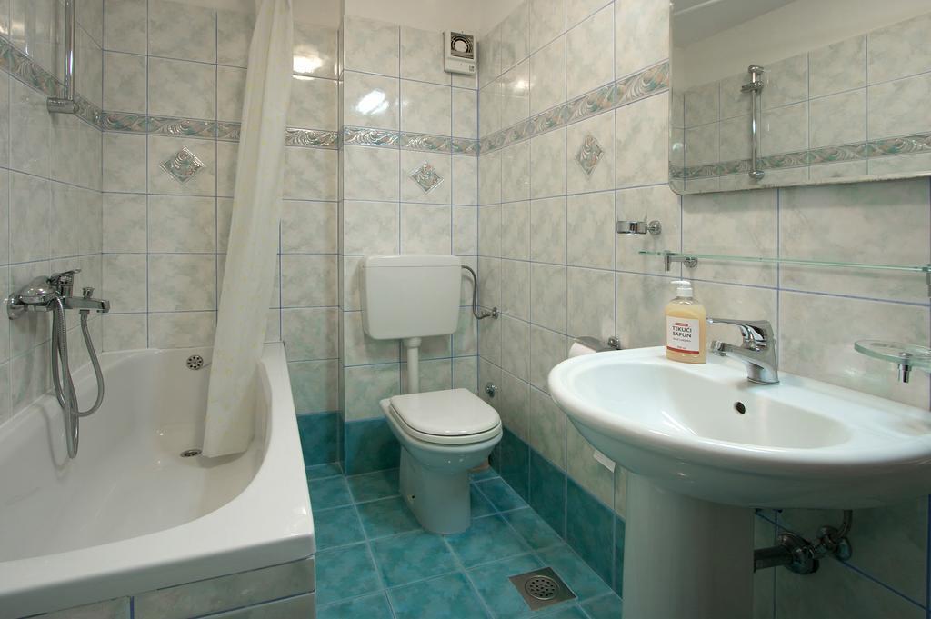 Apartments Ava Пореч Екстер'єр фото
